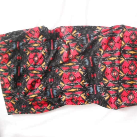 LuLaRoe Pants - Lularoe Red Fiery Print Leggings TC